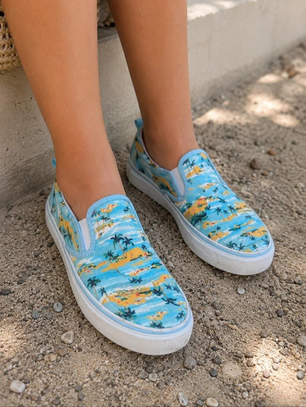 Old Navy tropical slip-on sneakers Bright blue beach print Palm trees, islands 6